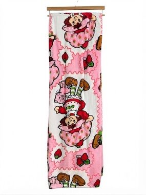Strawberry Shortcake
Plush Throw Blanket